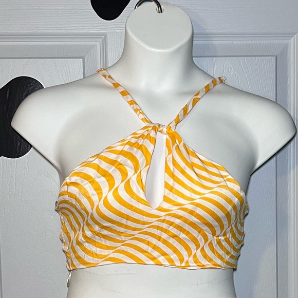 Top - Picture 3 of 4